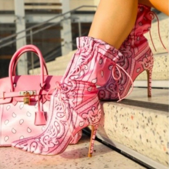 🐙 NEW Bandana Print Barbie Pink Ruched Booties High Heel Sz 6 by Mata - Picture 1 of 2